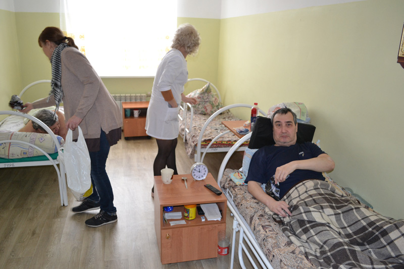 Подарки и добрые слова.